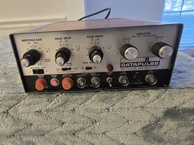 37000-011 Datapulse 101 Pulse Generator Vintage Test Equipment 37000-011 Datapulse 101 Pulse Generator Vintage Test Equipment