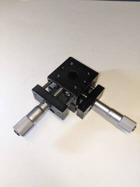 453m Del-tron Xy Positioning Stage With Starrett Micrometers 17.5mm Travel