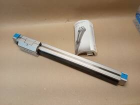 Dgpl-25-400-ppv-a-kf-b Festo Linearantrieb Linear Drive Pmax 8bar 120ps Max
