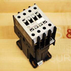 Cl04d310m G.e. Contactor 24 Vdc 3 Pole 32 Amp Non-standard Dc Coil - Used