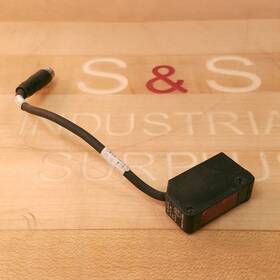 Pz-v32 Keyence Photoelectric Sensor Npn Switch 4mm-300mm Range M8 - Used