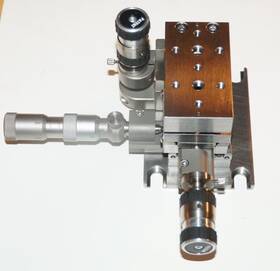 M-561d-xyz Mks Newport Mint Fiber Optic Ultralign Rh Stage With High Precision Adjusters