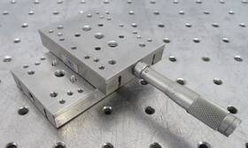 Bm11.25 Newport Umr5.25 C196541 Xy Linear Positioning Stage With 25mm Micrometer