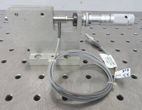 P-820.3b-e617 Physik Instrumente 0 C194314 Pi P-820.3b Piezo Actuator Micrometer Test Fixture P-820.3b-e617 Physik Instrumente 0 C194314 Pi P-820.3b Piezo Actuator Micrometer Test Fixture