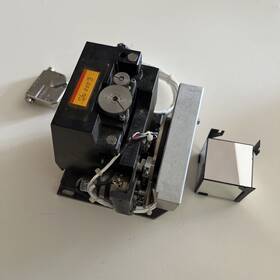 3560412-1 Thk Custom Laboratory 6 X3 X7 Translation Stage W Laser Mirror