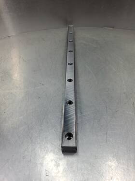Uhf02258-gk Thk Linear Motion Guide Rail 23.5 Inch Length. 6c-26